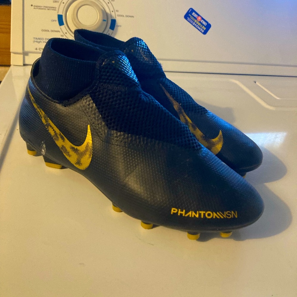 Nike phantom cleats Size 7